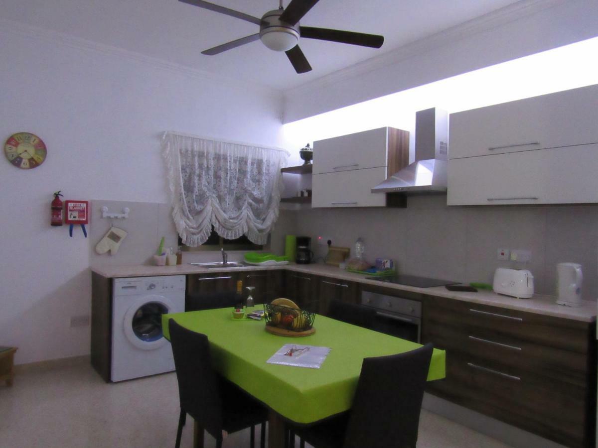 Central Studio Apartment Santa Vennera Екстер'єр фото